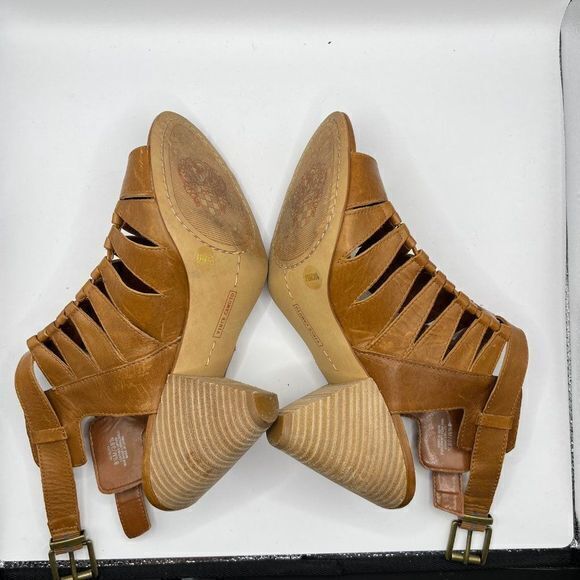 Vince Camuto Elika Brown Leather Buckle Stacked Heel Gladiator Sandal Size 8.5M - Picture 8 of 8